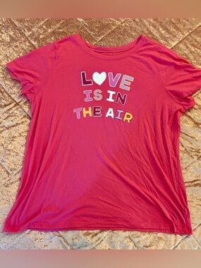 torrid classic fit Bright Pink Graphic Tee love is in the air size 3